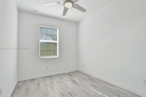 Снять в аренду таунхаус в Лодерхилл, Флорида 3 спальни, 138.98м2, № 1983132 - фото 23