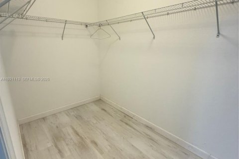 Снять в аренду таунхаус в Лодерхилл, Флорида 3 спальни, 138.98м2, № 1983132 - фото 14