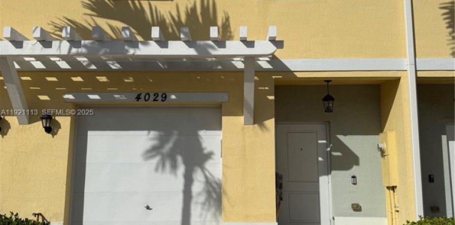 Таунхаус в Лодерхилл, Флорида 3 спальни, 138.98м2 № 1983132