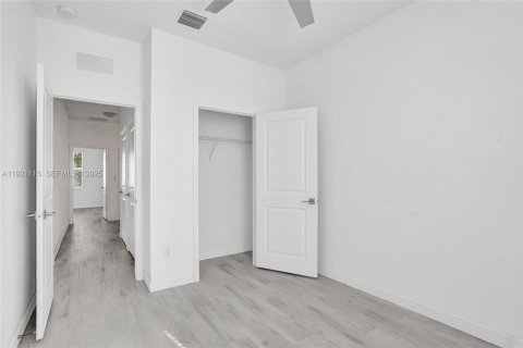 Снять в аренду таунхаус в Лодерхилл, Флорида 3 спальни, 138.98м2, № 1983132 - фото 21