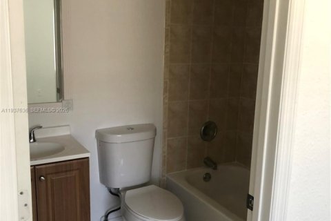 Condominio en alquiler en Miami, Florida, 2 dormitorios, 87.33 m2 № 1995535 - foto 9