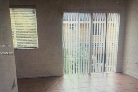 Condominio en alquiler en Miami, Florida, 2 dormitorios, 87.33 m2 № 1995535 - foto 3