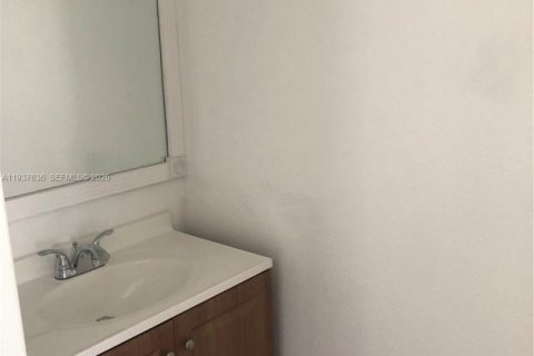 Condominio en alquiler en Miami, Florida, 2 dormitorios, 87.33 m2 № 1995535 - foto 7