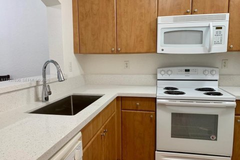 Condominio en alquiler en Miami, Florida, 2 dormitorios, 87.33 m2 № 1995535 - foto 4