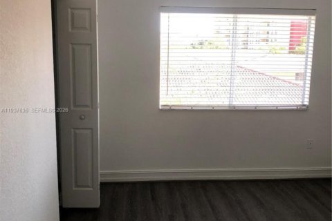 Condominio en alquiler en Miami, Florida, 2 dormitorios, 87.33 m2 № 1995535 - foto 12