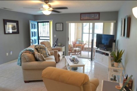 Condominio en venta en Port Richey, Florida, 2 dormitorios, 92.9 m2 № 2221448 - foto 2