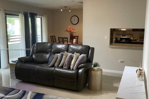 Touwnhouse à vendre à Miramar, Floride: 3 chambres, 111.48 m2 № 1775974 - photo 2