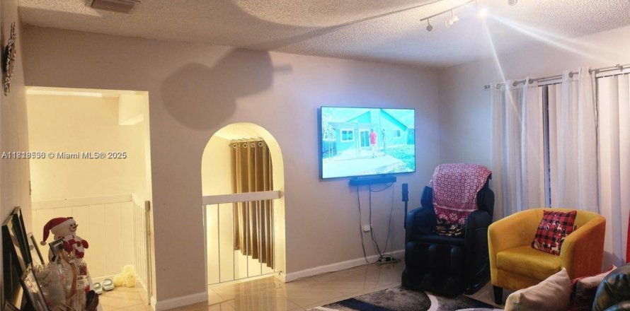 Touwnhouse à Miramar, Floride 3 chambres, 111.48 m2 № 1775974
