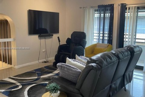 Touwnhouse à vendre à Miramar, Floride: 3 chambres, 111.48 m2 № 1775974 - photo 3