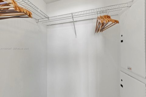 Copropriété à vendre à Miami, Floride: 46.73 m2 № 1998672 - photo 16