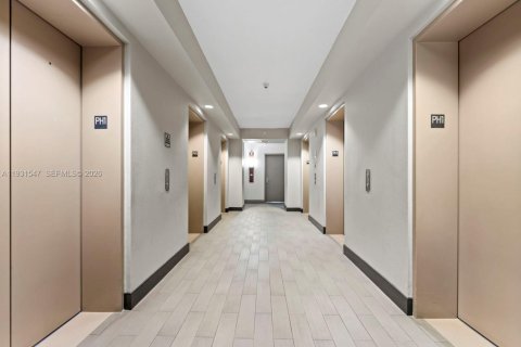 Copropriété à vendre à Miami, Floride: 46.73 m2 № 1998672 - photo 18