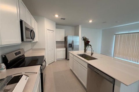 House in Eustis, Florida 4 bedrooms, 174.1 sq.m. № 2230885 - photo 4