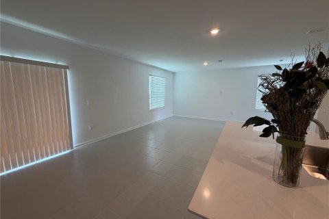 House in Eustis, Florida 4 bedrooms, 174.1 sq.m. № 2230885 - photo 5