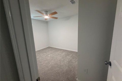 House in Eustis, Florida 4 bedrooms, 174.1 sq.m. № 2230885 - photo 19