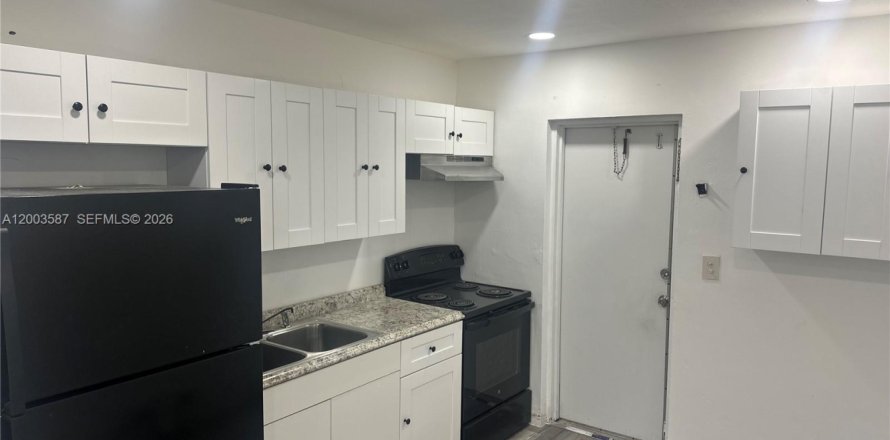 House in Fort Lauderdale, Florida 2 bedrooms, 196.58 sq.m. № 2068952