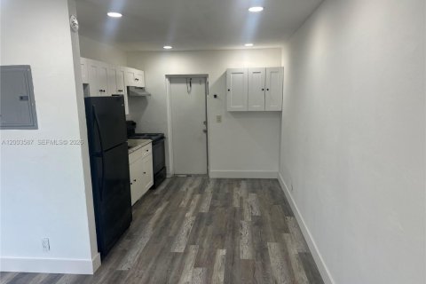 House in Fort Lauderdale, Florida 2 bedrooms, 196.58 sq.m. № 2068952 - photo 3