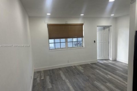 House in Fort Lauderdale, Florida 2 bedrooms, 196.58 sq.m. № 2068952 - photo 4