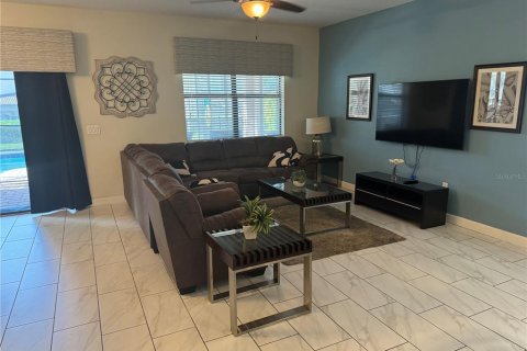 House in Davenport, Florida 8 bedrooms, 363.15 sq.m. № 1757738 - photo 5