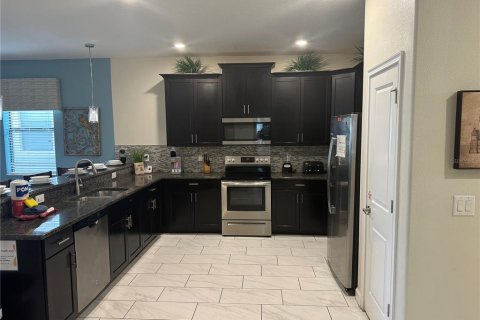 House in Davenport, Florida 8 bedrooms, 363.15 sq.m. № 1757738 - photo 3