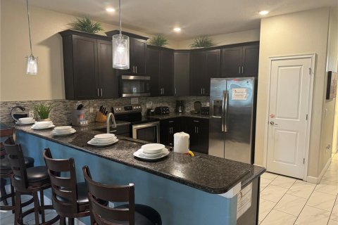 House in Davenport, Florida 8 bedrooms, 363.15 sq.m. № 1757738 - photo 4