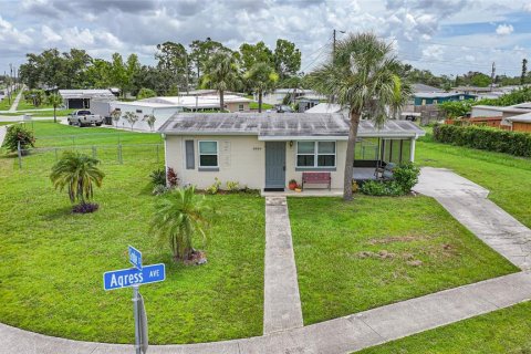 Villa ou maison à vendre à North Port, Floride: 2 chambres, 60.2 m2 № 1840542 - photo 1