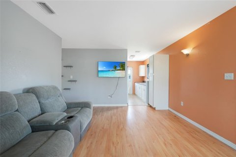 Villa ou maison à vendre à North Port, Floride: 2 chambres, 60.2 m2 № 1840542 - photo 8