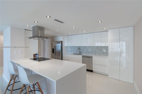 Copropriété à vendre à Miami, Floride: 2 chambres, 135.64 m2 № 1998307 - photo 4