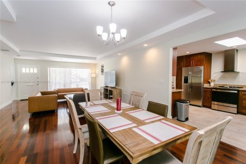 Снять в аренду виллу или дом в Холливуд, Флорида 4 спальни, 158.12м2, № 1958476 - фото 16