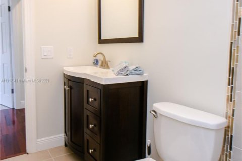 Снять в аренду виллу или дом в Холливуд, Флорида 4 спальни, 158.12м2, № 1958476 - фото 12