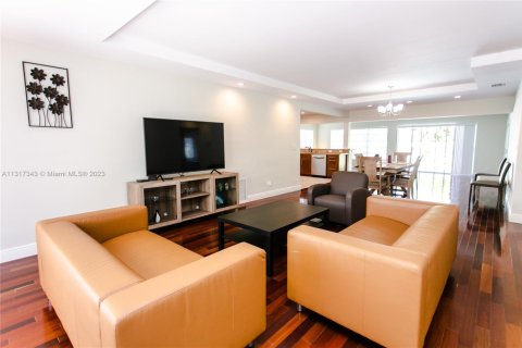 Снять в аренду виллу или дом в Холливуд, Флорида 4 спальни, 158.12м2, № 1958476 - фото 14