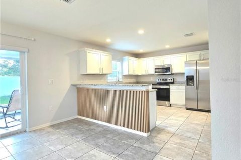 Townhouse in Riverview, Florida 3 bedrooms, 163.88 sq.m. № 2222859 - photo 3