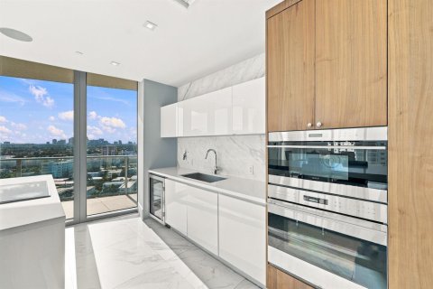 Condo in Fort Lauderdale, Florida, 3 bedrooms  № 2422972 - photo 12