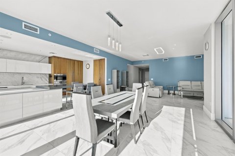 Condo in Fort Lauderdale, Florida, 3 bedrooms  № 2422972 - photo 11