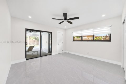 House in Plantation, Florida 4 bedrooms, 240.52 sq.m. № 1823945 - photo 27