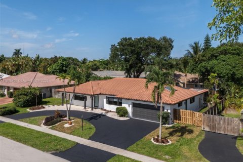 House in Plantation, Florida 4 bedrooms, 240.52 sq.m. № 1823945 - photo 6