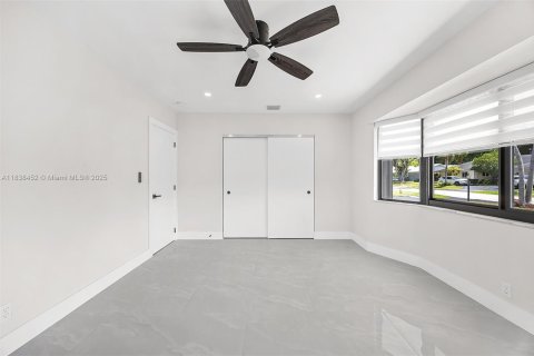 House in Plantation, Florida 4 bedrooms, 240.52 sq.m. № 1823945 - photo 30