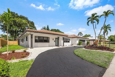 House in Plantation, Florida 4 bedrooms, 240.52 sq.m. № 1823945 - photo 3