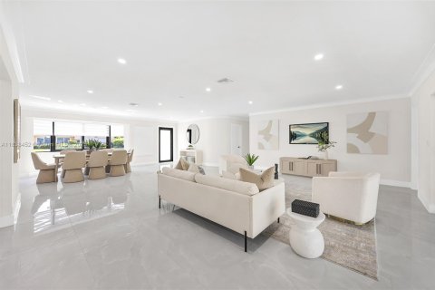 House in Plantation, Florida 4 bedrooms, 240.52 sq.m. № 1823945 - photo 10