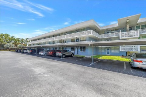 Condo in Saint Petersburg, Florida, 1 bedroom № 2110903