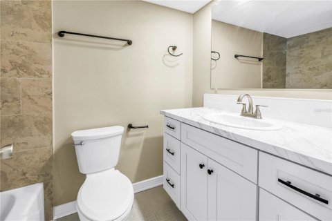 Condo in Saint Petersburg, Florida, 1 bedroom № 2110903 - photo 23