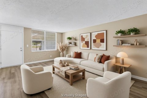 Condo in Saint Petersburg, Florida, 1 bedroom № 2110903 - photo 2