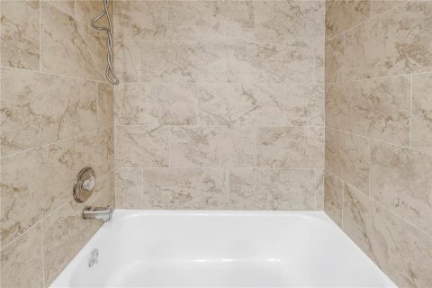 Condo in Saint Petersburg, Florida, 1 bedroom № 2110903 - photo 24