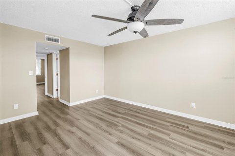 Condo in Saint Petersburg, Florida, 1 bedroom № 2110903 - photo 20