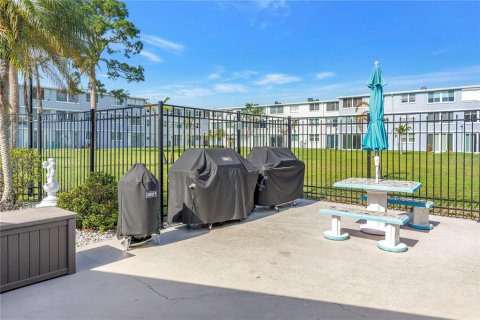 Condo in Saint Petersburg, Florida, 1 bedroom № 2110903 - photo 29