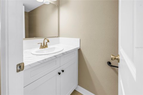 Condo in Saint Petersburg, Florida, 1 bedroom № 2110903 - photo 14