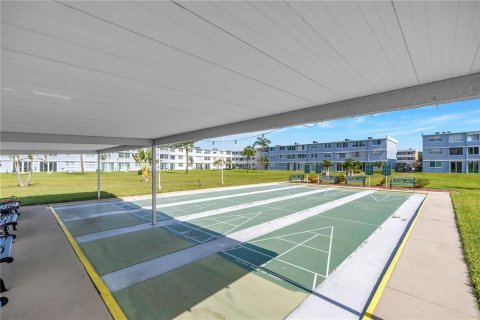 Condo in Saint Petersburg, Florida, 1 bedroom № 2110903 - photo 30