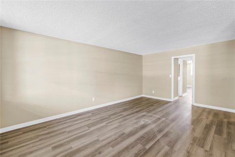 Condo in Saint Petersburg, Florida, 1 bedroom № 2110903 - photo 8