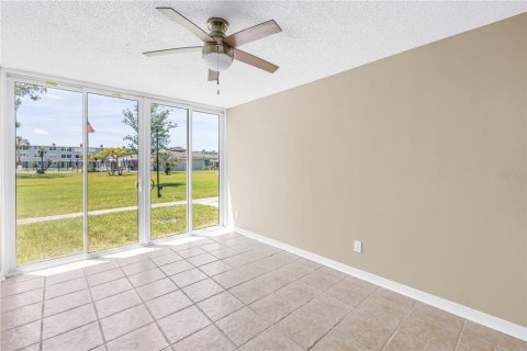 Condo in Saint Petersburg, Florida, 1 bedroom № 2110903 - photo 18