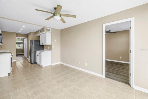Condo in Saint Petersburg, Florida, 1 bedroom № 2110903 - photo 19