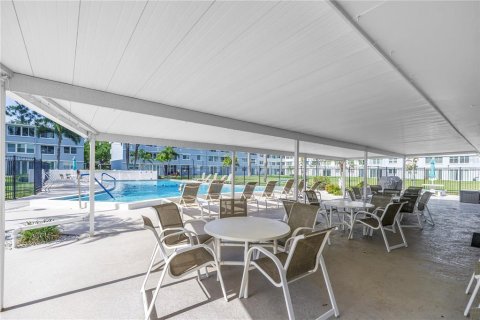 Condo in Saint Petersburg, Florida, 1 bedroom № 2110903 - photo 28